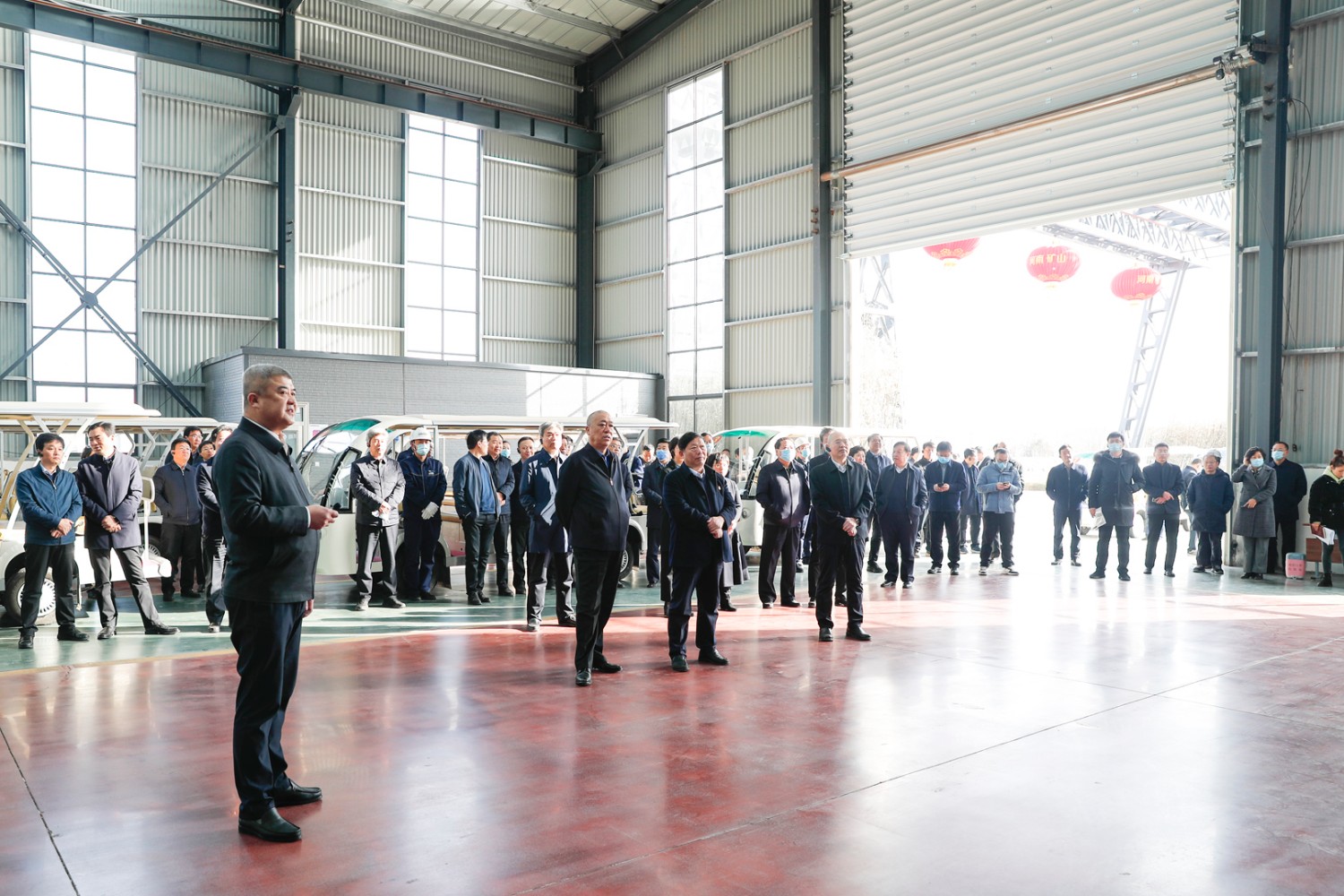 新鄉(xiāng)市長王登喜率重點(diǎn)項(xiàng)目觀摩組蒞臨公司智能產(chǎn)業(yè)園調(diào)研